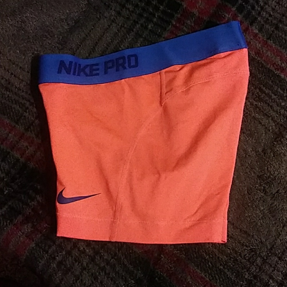 Nike pro shorts - Picture 2 of 4